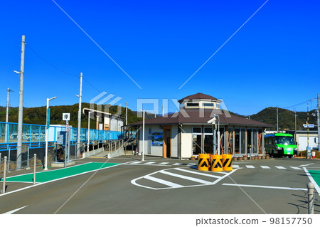 [Tokushima Prefecture] Sunny Awa-Kainan Station and DMV (Asa Kaigan Railway) 98157750