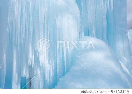Close-up photography of icefalls, icicles, and icicles 98158349