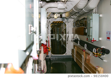 Passage inside the Maritime Self-Defense Force destroyer 98158400