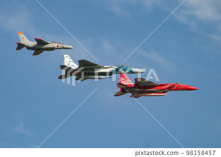JASDF aircraft F-15J and T-4 in flight 98158457