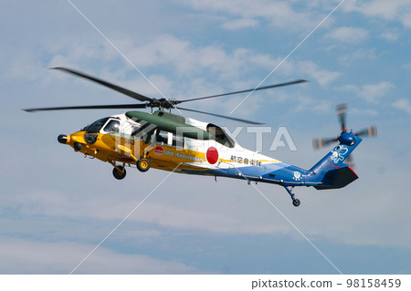 Air Self-Defense Force rescue helicopter UH-60J in flight 98158459