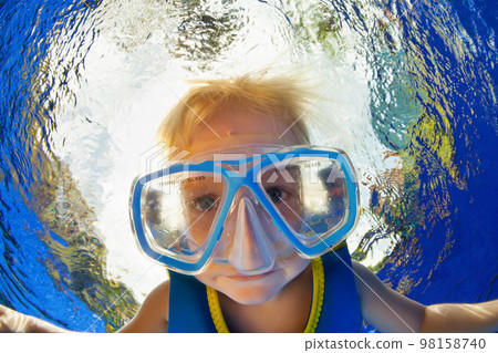 Happy little kid in snorkeling mask jump and dive underwater 98158740