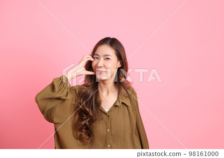 Cute Asian Woman 98161000