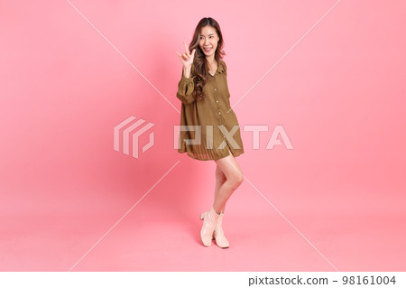 Cute Asian Woman Cute Asian Woman 98161004