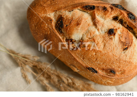 Delicious bread with figs on a natural beige background Delicious bread with figs on a natural beige background 98162941
