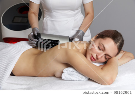 Endosphere therapy of female body by cosmetologist in beauty salon Endosphere therapy of female body by cosmetologist in beauty salon 98162961