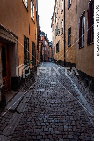 Alley in Gamla Stan in Stockholm, Sweden Alley in Gamla Stan in Stockholm, Sweden 98167065