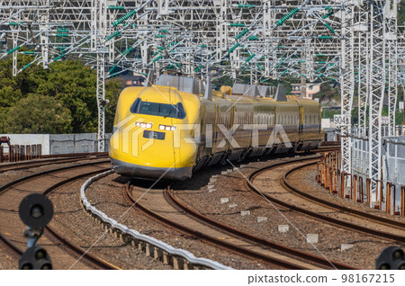 Shinkansen doctor Doctor Yellow 98167215
