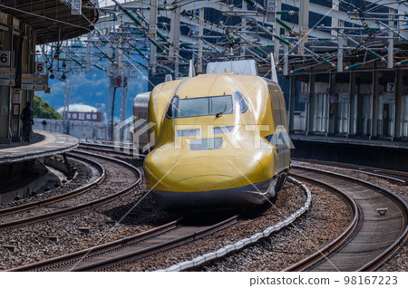Shinkansen doctor Doctor Yellow Shinkansen doctor Doctor Yellow 98167223