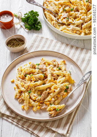 portion of Tuna Mornay on plate, top view 98168177