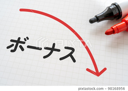 一個筆記本和一個寫著 BONUS 的記號筆 一個筆記本和一個寫著 BONUS 的記號筆 98168956