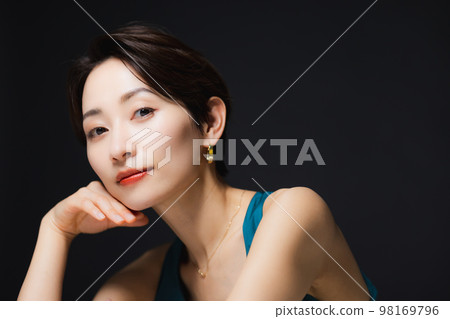黑背美女 黑背美女 98169796