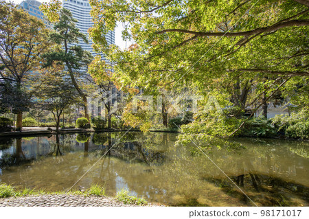 Shimizudani Park, Kioicho, Chiyoda-ku, Tokyo, summer 98171017