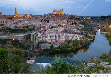 Evening landscape from a drone on the city of Toledo 98171364
