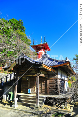 [Tokushima Prefecture] Yugi Pagoda and Yakuzaka (Hiwasa) at Yakuoji Temple in sunny weather 98174374
