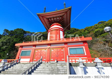 [德島]晴天的藥王寺寶塔（平佐） 98174390