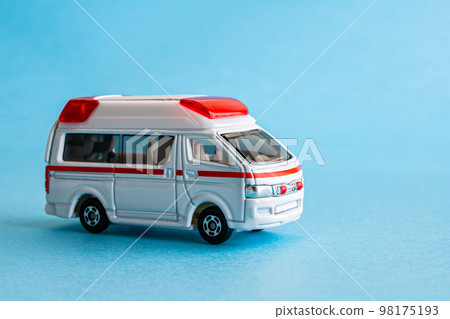 Ambulance image material 98175193