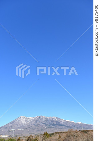 從山腳下看到的栃木縣那須山地風光 從山腳下看到的栃木縣那須山地風光 98175400
