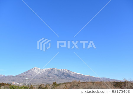 從山腳下看到的栃木縣那須山地風光 98175408