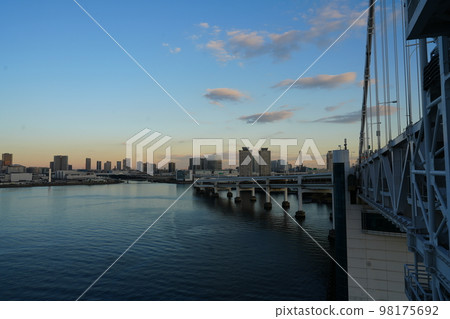 彩虹橋 3 的夜景 98175692