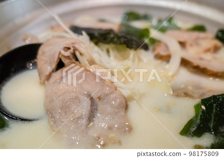 eat tonkotsu ramen eat tonkotsu ramen 98175809
