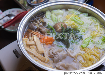 vegetable ramen pot 98176807