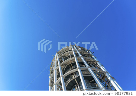 [Kanagawa Prefecture] Enoshima Sea Candle looking up in the blue sky 98177981
