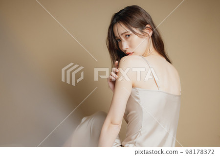 A woman in a beige dress 98178372