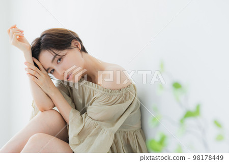 Beauty image Short hair woman 98178449