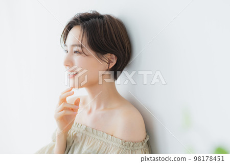 Beauty image Short hair woman Beauty image Short hair woman 98178451