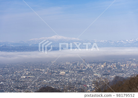 A bird's-eye view of the misty Yamagata city from the observatory plaza of Nishizao Park Yamagata City, Yamagata Prefecture A bird's-eye view of the misty Yamagata city from the observatory plaza of Nishizao Park Yamagata City, Yamagata Prefecture 98179552
