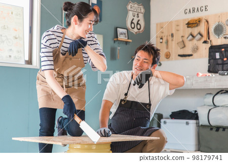 Asian men and women who make something with a saw in a warehouse at home (DIY/fatigue) Asian men and women who make something with a saw in a warehouse at home (DIY/fatigue) 98179741