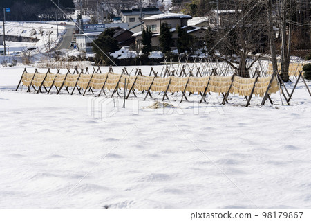 A large amount of daikon radish dried in the snowfields, Yamagata City, Yamagata Prefecture A large amount of daikon radish dried in the snowfields, Yamagata City, Yamagata Prefecture 98179867