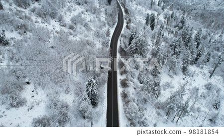 Cable car in the mountains in the winter forest 98181854