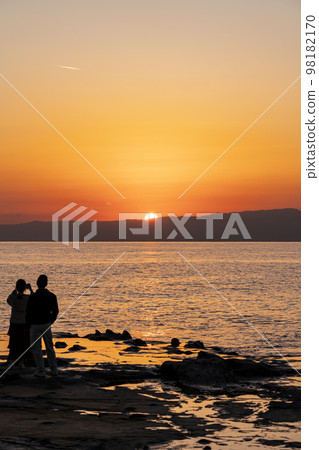 [神奈川縣]從江之島的Chigogafuchi看到的日落 98182170