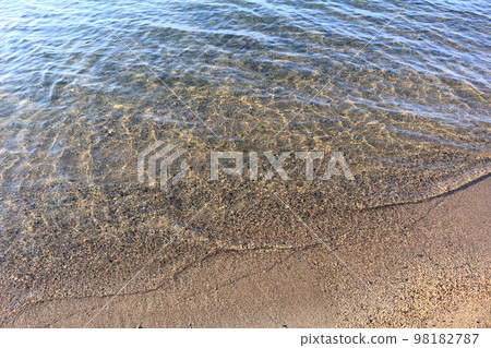 Clear and clean water of Lake Biwa 98182787
