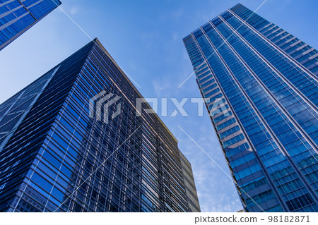 [Urban scenery of Tokyo] Urban scenery around the Nihonbashi exit of Tokyo Station 98182871