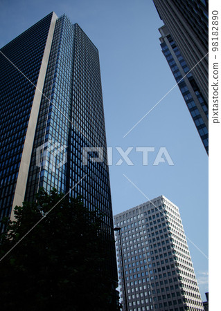 [Urban scenery of Tokyo] Urban scenery around the Nihonbashi exit of Tokyo Station 98182890