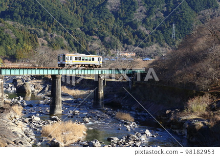 [JR東海名所線]真身鐵道橋和雲出川（三重縣津市） 98182953