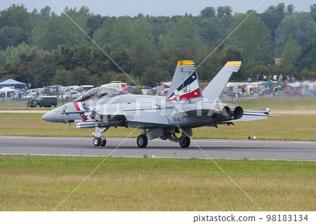 US Navy F/A-18F Super Hornet Landing 98183134