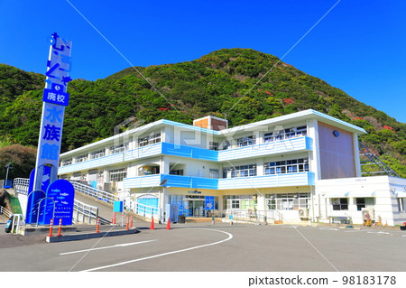 [Kochi Prefecture] Fairy weather muro and closed school aquarium 98183178