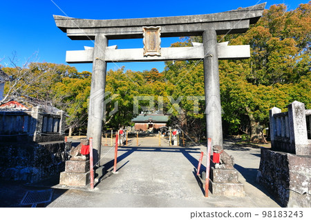 [Kochi Prefecture] Kotohira Shrine on the Kiragawa River in sunny weather 98183243