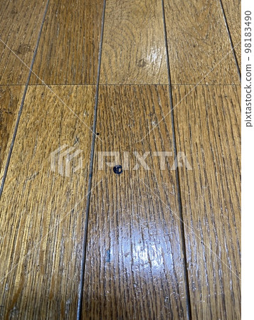 地板損壞 地板損壞 98183490