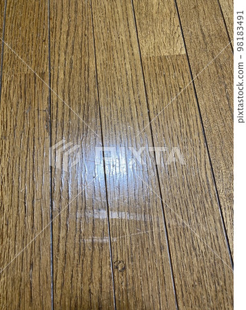 地板損壞 98183491
