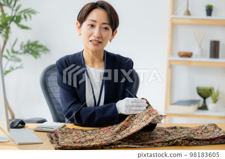 評估和服的女人 98183605