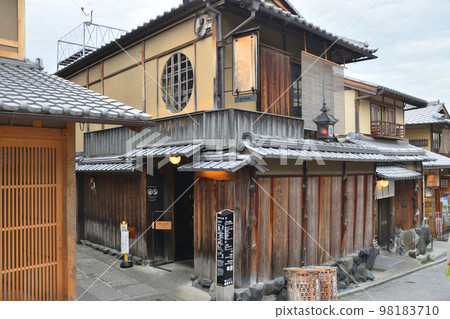 二年坂星巴克 98183710