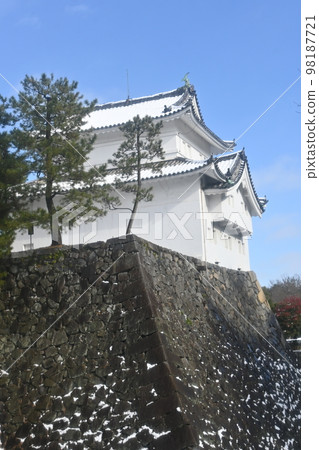 Southeast corner turret of Nagoya Castle and clear snow 98187721