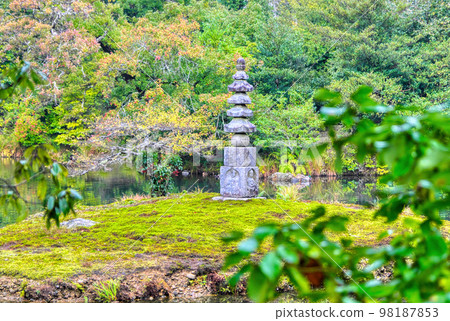 京都府六園寺的白蛇塚 京都府六園寺的白蛇塚 98187853