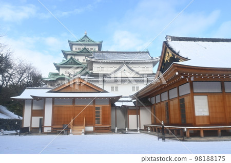 Honmaru palace, small tower, castle tower and snowfall of Nagoya Castle 98188175