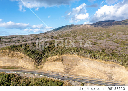 Geological section of Izu Oshima (Oshima Town, Tokyo) 98188520